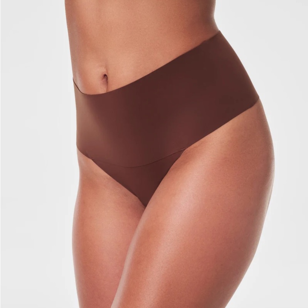 SPANXsmooth™ Undie-tectable®
Thong